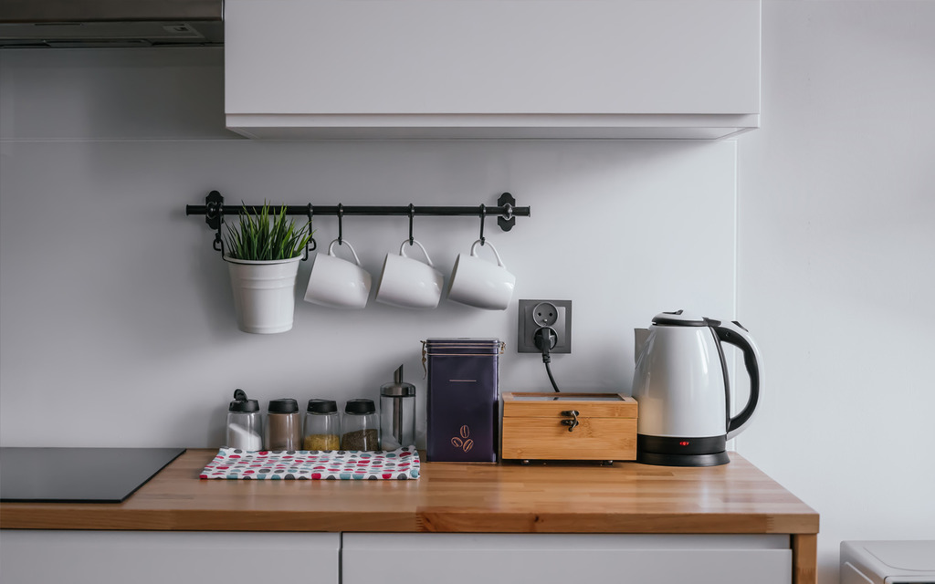 cantinho do café com utensílios de cozinha organizados